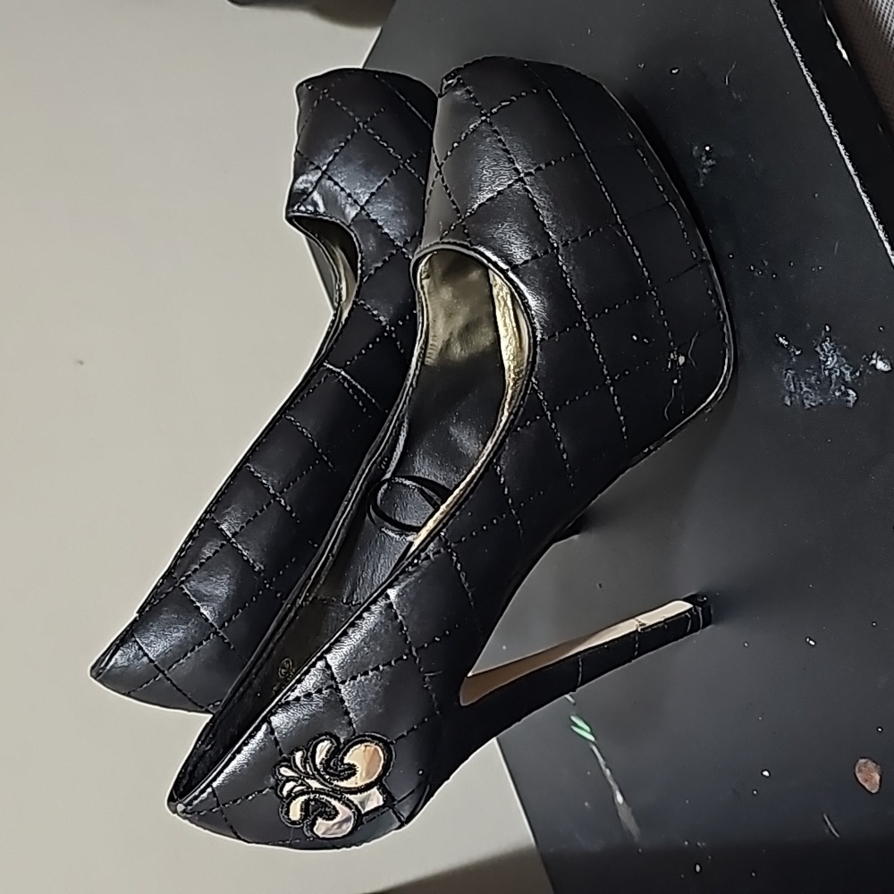 Derion Black Heels